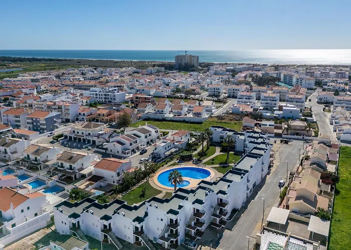 Sun Lovers Altura T1 Pool & Balcony
